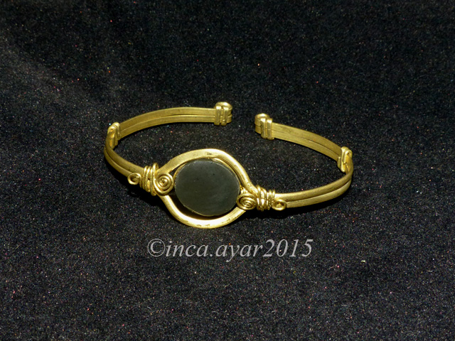 Bracelet en bronze rigide et pierre d'obsidienne