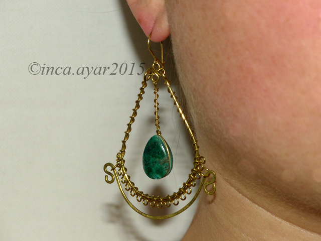Boucles d'oreilles en bronze en forme de gouttes ornées de pierres de chrysocolles
