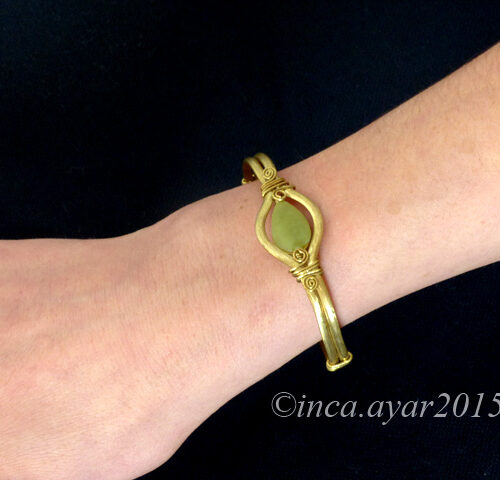 Bracelet en bronze rigide et pierre de serpentine