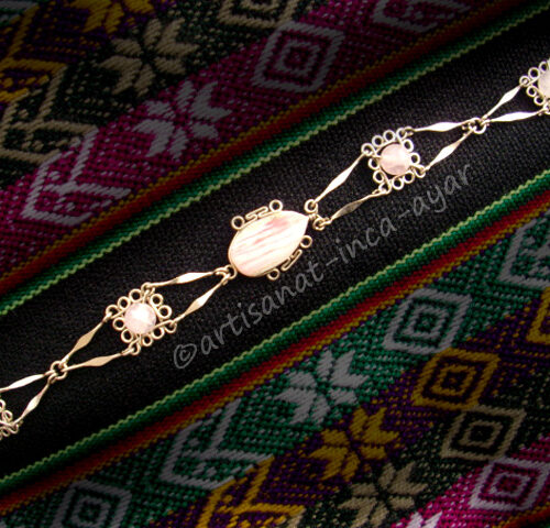 Bracelet en métal argenté orné de pierres de quarte rose du Pérou
