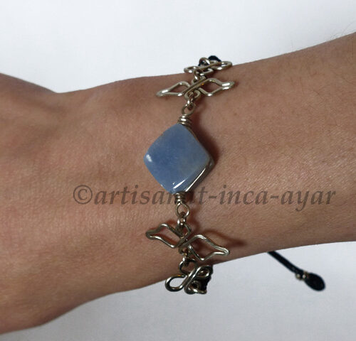Bracelet en métal argenté et pierre d'angélite carrée