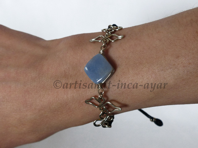 Bracelet en métal argenté et pierre d'angélite carrée