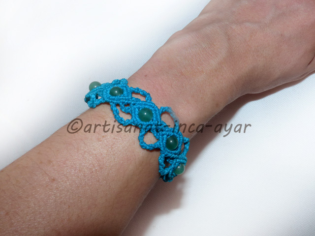 Bracelet tissé macramé bleu turquoise et pierres de jade