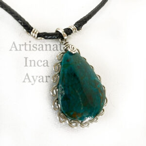 Pendentif de chrysocolle en goutte sertie en vagues de métal