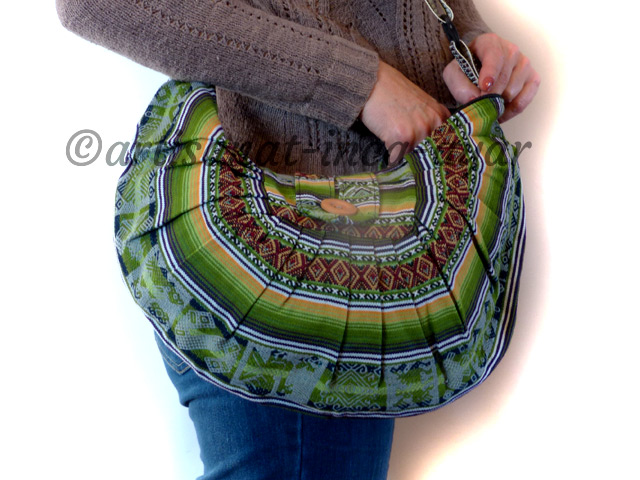 Sac à main demi lune en tissu péruvien