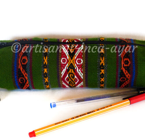 Trousse cylindrique en tissu péruvien traditionnel