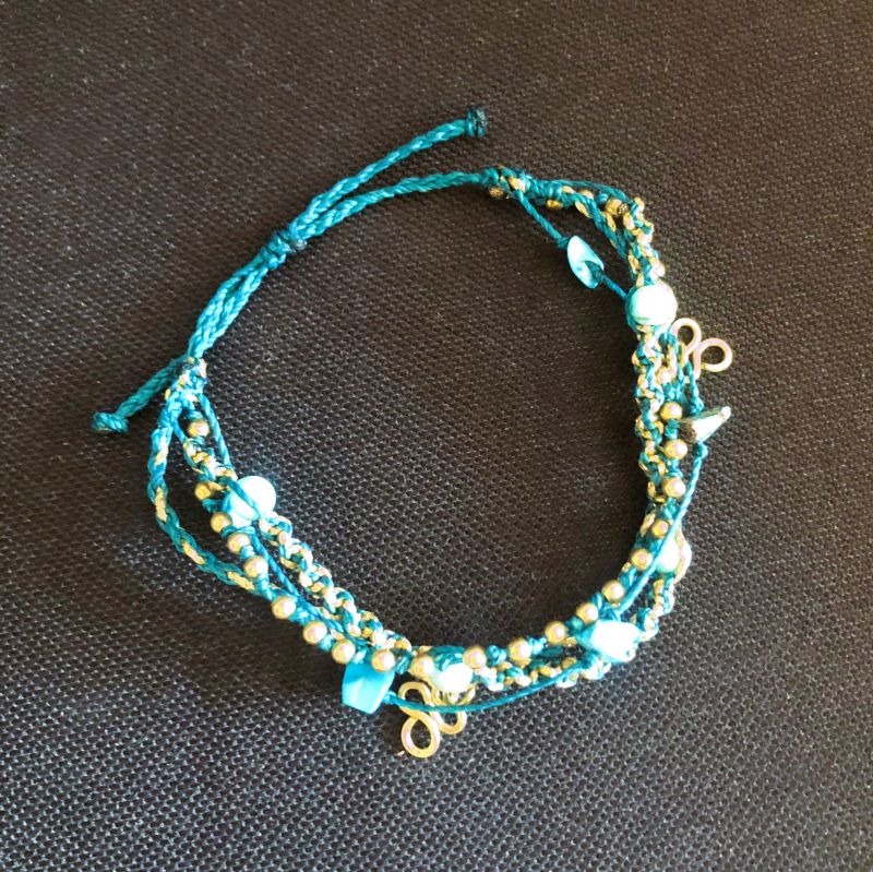 bracelet macrame bleu et dore
