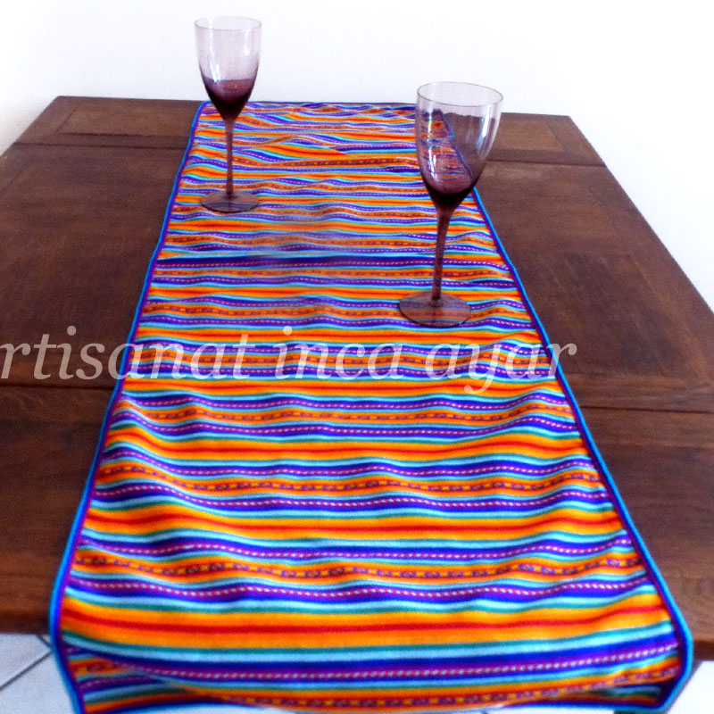 Chemin de table en tissu péruvien couleurs arc en ciel