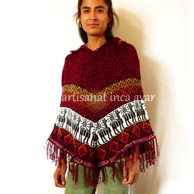Poncho péruvien femme en alpaga rouge et multicolore