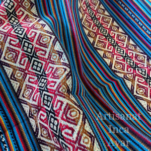 Tissu péruvien bleu motifs précolombiens