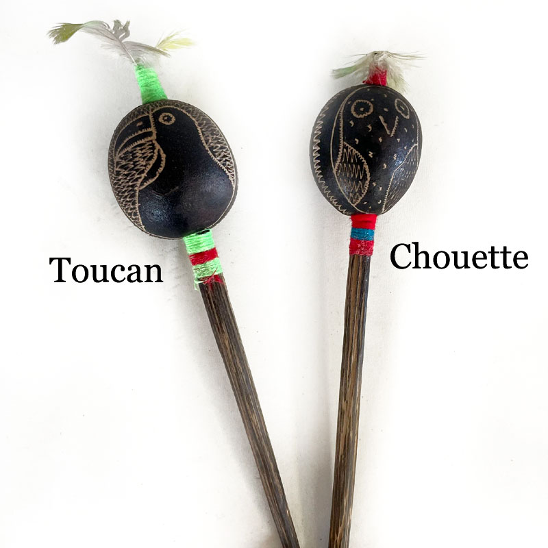 Maracas chamanique shipibo en graine et bois de chonta.