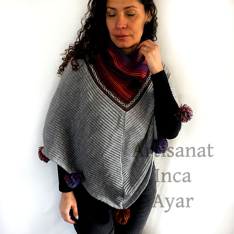 Poncho femme gris avec pompons multicolores