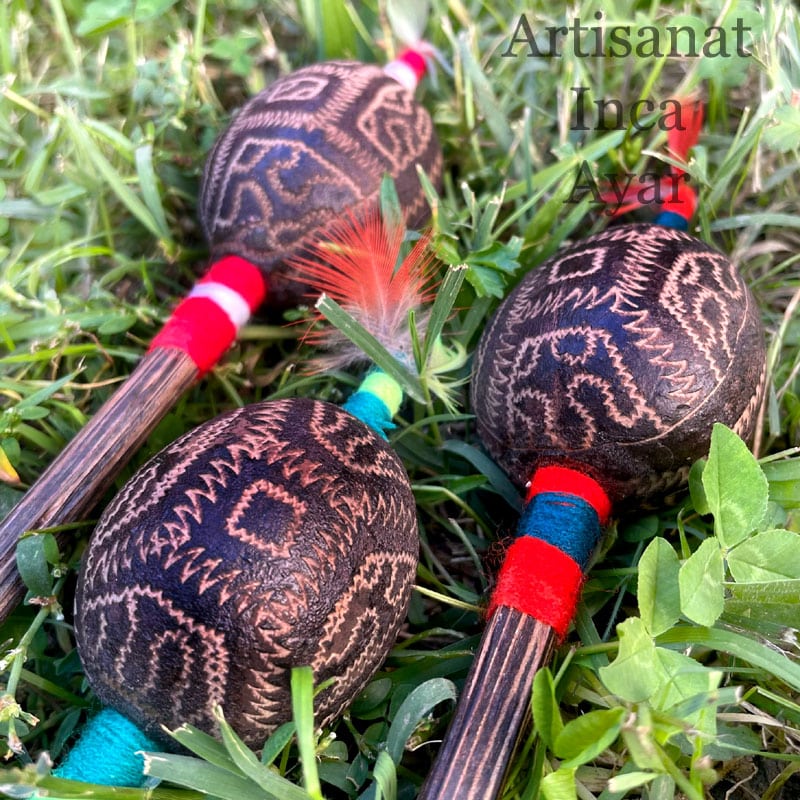 Maracas shipibo en graine et bois de chonta