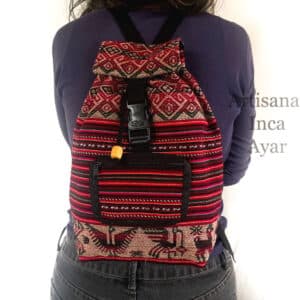 Petit sac à dos en tissu péruvien rouge foncé